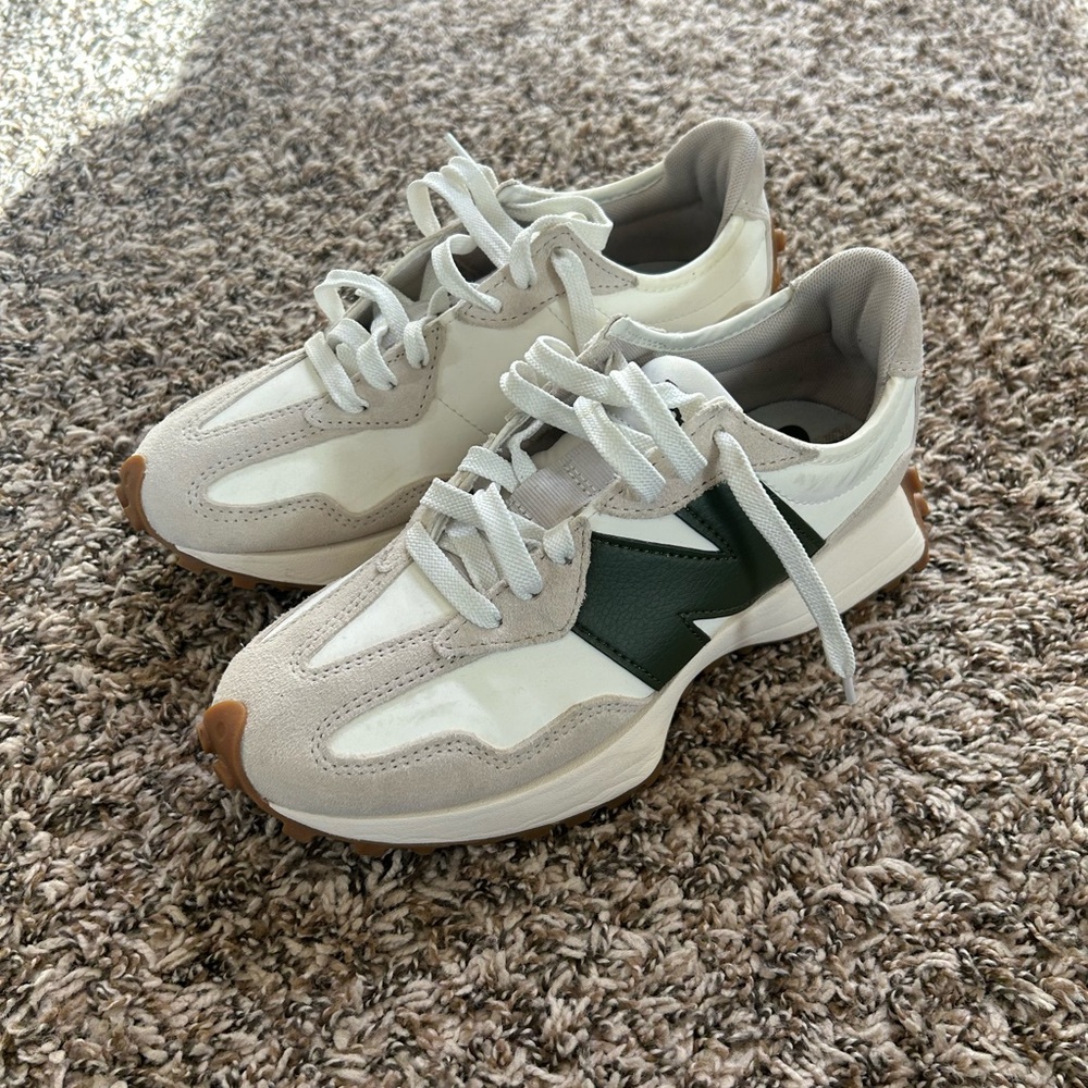 NEW BALANCE 327 "MOONBEAM OAK LEAF GREEN"